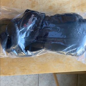 I love kickboxing gloves